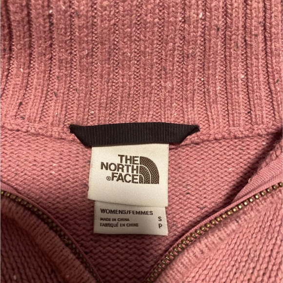 The North Face Women's crop 1/4 zip - Picture 2 of 2